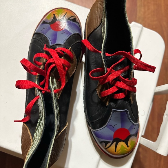SoleTech Hand painted Kool Shoes, size 11 women’s. Never worn, leather - Picture 4 of 8